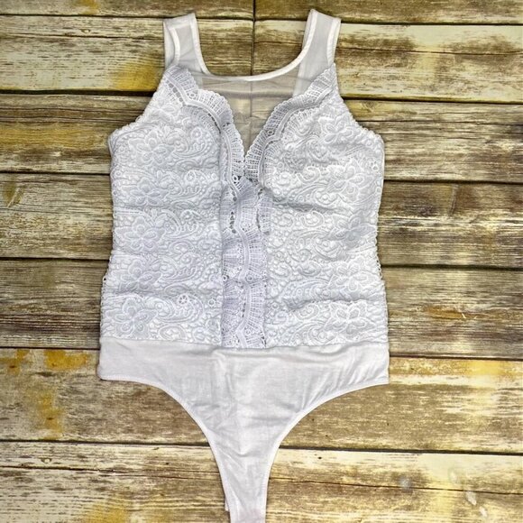 Lulus Tops - Lulus Lace and Mesh Scoop Neck White Bodysuit Womens size M